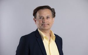 Dr Vneet Prakash